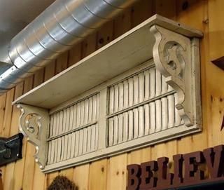 Diy Wood Shutters, Shutter Projects, Shutter Decor, Diy Shutters, Old Shutters, Casa Country, Farmhouse Shelves, Wood Shutters, Diy Holz