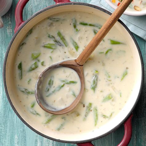 Holiday Soup Recipes, Asparagus Cheese, Holiday Soups, Easy Asparagus Recipes, Cream Of Asparagus Soup, Creamed Asparagus, Soup Creamy, Creamy Asparagus, Potato Chowder