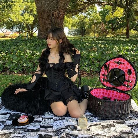 Dark Tea Party Outfit, Picnic Dark Aesthetic, Gothic Birthday Aesthetic, Gothic Picnic Aesthetic, Goth Lifestyle Aesthetic, Gothic Picnic Outfit, Gothic Date Ideas, Goth Picnic Aesthetic, Black Picnic Outfit