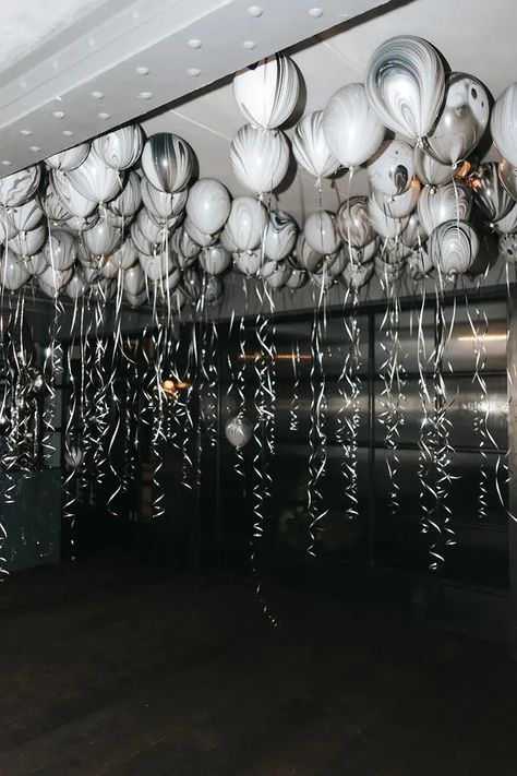 Black Decorations Party, Silver Theme Party Decoration, Black Birthday Party Aesthetic, Shower Decorations Wedding, Marble Balloons, Balloons Happy Birthday, Pastel Gray, White Party Decorations, Glow Birthday Party