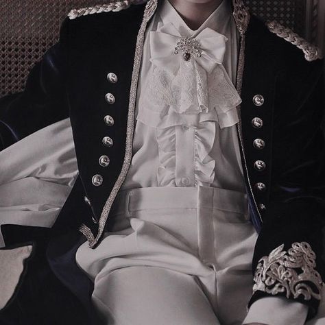 Butler Outfit Men Aesthetic, Victorian Outfit Men, Medieval Clothing Men, Dark Rise, Royal Au, Ouji Fashion, Princess Life, Prince Clothes, Aesthetic Outfits Men