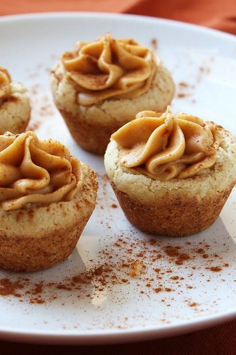 Dianne's Pumpkin Cookie Cups | "These sugar cookie cups filled with a sweet and creamy pumpkin filling will be the cutest addition to your Halloween or Thanksgiving dessert table! Sprinkle with additional cinnamon or chopped nuts for decoration if desired." #pumpkinrecipes #pumpkindishes Sugar Cookie Cups, Cookie Cups Recipe, Thanksgiving Desserts Table, Pumpkin Cookie, Cookie Cups, Buzzfeed Food, Pumpkin Cookies, Pumpkin Dessert, Healthy Dessert