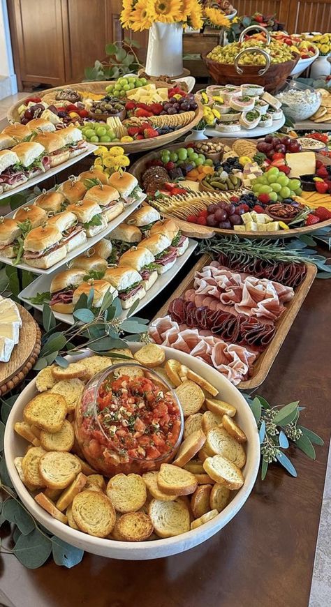 Grazing Party Food, Party Food Layout Display, Appetizer Cocktail Party, Charcuterie Tables Ideas, Birthday Snacks Table, Housewarming Party Food On A Budget, Classy 70s Party, Charcuterie Centerpiece Table Settings, Wedding Finger Food Table Ideas