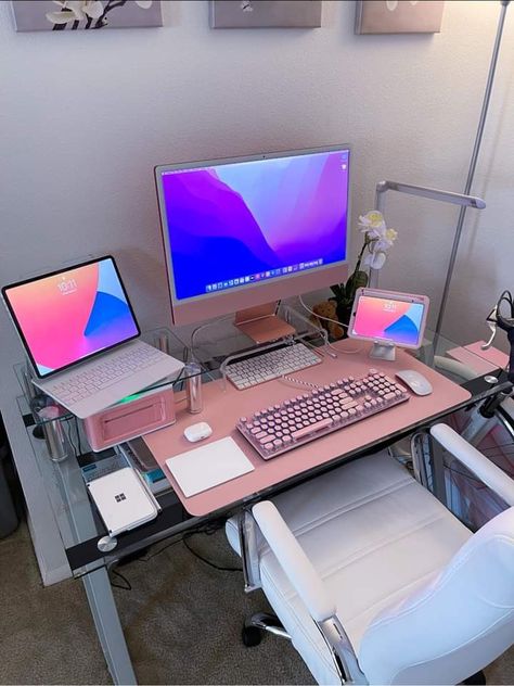 Computer Setup Office Workspace, Pink Home Offices, Kawaii Desktop, Best Gaming Setup, Room Organisation, Computer Desk Setup, Mouse Gamer, Work Office Decor, Cozy Home Office