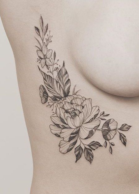 45+ Charming And Irresistible Rib Tattoos Designs – OSTTY Rib Tattoos For Women, Underboob Tattoo, Shape Tattoo, Geniale Tattoos, Sternum Tattoo, Side Tattoos, Tattoos Designs, Rib Tattoo, Pattern Tattoo