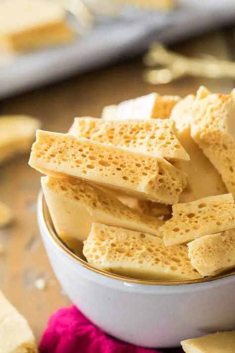 How to make HONEYCOMB CANDY! This Honeycomb recipe requires only a few simple ingredients and steps! #candyrecipe #christmascandy How To Make Honeycomb, Honeycomb Recipe, Chocolate Calories, Honeycomb Candy, Homemade Sweets, Candy Recipes Homemade, Christmas Candy Recipes, Melting Chocolate Chips, Homemade Candies