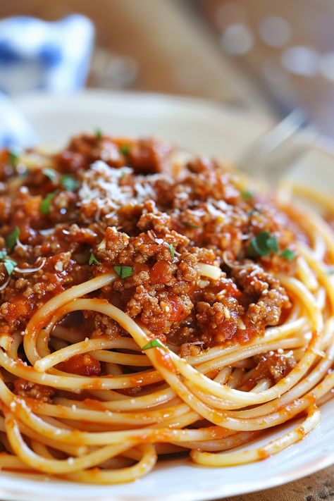 Essen, Spaghetti Recipes For Two, How Much Spaghetti To Cook For 20 People, Spaghetti Balls With Meat Sauce, Spaghetti Dinner Recipes, Meat Sauce Pasta Recipes, Spaghetti Recipes With Vegetables, Spaghetti Meal Ideas, Meat Lovers Spaghetti