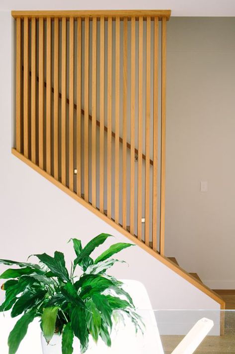 Beautiful wooden panel on this staircase from Design Crush.    |  IRPINO Construction: Residential & Commercial Construction in Chicago. #Construction #Chicago http://www.irpinoconstruction.com/ Beach House Pictures, درج السلم, Contemporary Stairs, Mediterranean Architecture, Mid Century Modern Bedroom, Basement Stairs, Stair Case, Home Stairs Design, Interior Stairs