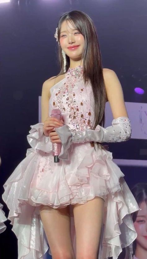 Kpop Stage Outfits Princess, Pastel Stage Outfit, Wonyoung Full Body Pic, Wonyoung Fits, 2000s Fashion Dress, K Pop Idols Outfits, Wonyoung Dress, Wonyoung Stage, Idol Dress