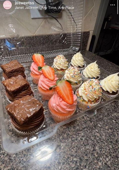 Selling Desserts From Home, Small Business Bakery Ideas, Snack Business Ideas, Sweets Business Ideas, Treat Ideas To Sell, Bake Sell Ideas, Selling Baked Goods From Home, Baking Business Ideas, Selling Desserts