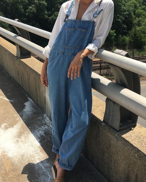 Wearing Overalls, Gardening Outfit, Mode Inspo, Mode Inspiration, Looks Vintage, Spring Summer Outfits, Outfits Casuales, Primavera Estate, Look Cool