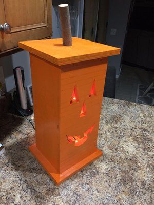 Diy Lighted Halloween Decorations, Pumpkin Boxes Wooden, Halloween Pallet Projects, Halloween Pallet, Pallet Halloween, Pallet Pumpkin, Halloween Lights Decorations, Light Up Pumpkins, Halloween Wood Crafts