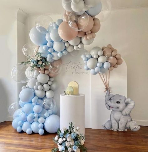 Dumbo Baby Shower Theme, Airplane Birthday Party Decorations, Baby Shower Balloon Arch, Baby Shower Decorations Neutral, Decoration Buffet, Elephant Baby Shower Boy, Baby Boy 1st Birthday Party, Elephant Baby Shower Theme, Baby Shower Theme Decorations