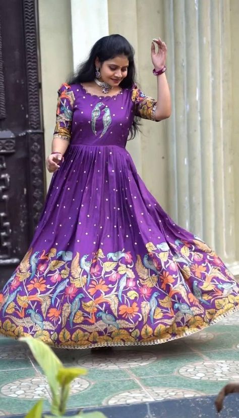 Long Frocks For Kids, Basic Blouse Designs, Frock Designs For Girl, Kurtis Designs, Kalamkari Dresses, Long Blouse Designs, Kalamkari Print, Simple Frock Design, Stylish Gown