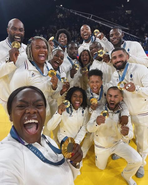 JO 2024 🥇 Équipe de France Lady And Gentlemen, Inspirational People, Judo, Olympic Games, Basketball, Paris, France, Stars, Sports