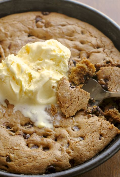 This soft and chewy chocolate chip skillet cookie requires no mixers and no bowls to clean up. The perfect way to satisfy that cookie craving in a flash. Chocolate Chip Skillet Cookie, Coconut Dessert, Skillet Chocolate Chip Cookie, Skillet Cookie, Brownie Desserts, Chewy Chocolate Chip, Oreo Dessert, Chocolate Chip Cookie, Mini Desserts