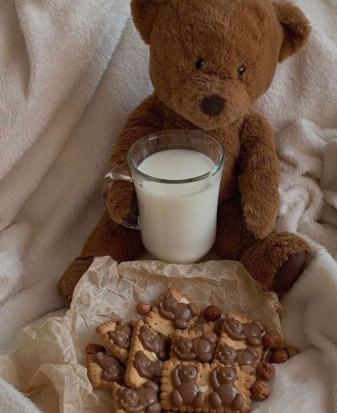 parisian and fashion mood on Instagram: “#beigeaddiction” Instagram, Vogue, Brown Teddy Bear Aesthetic, Teddy Bear Aesthetic, Bear Aesthetic, Brown Teddy Bear, Teddy Bear, Cafe, On Instagram