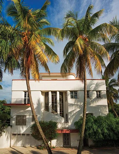 Havana House, Cuban Architecture, Art Deco Houses, Cuba Pictures, Art Deco Homes, Cuba Photography, Streamline Moderne, Art Deco Buildings, Porto Rico