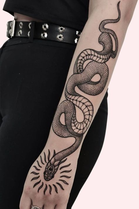 tattoo ideas North Star Tattoos, Skull Tattoo Designs, Black And White Snake, Snake Tattoos, Full Tattoo, Blackwork Designs, Grunge Tattoo, Hand And Finger Tattoos, Stylish Tattoo