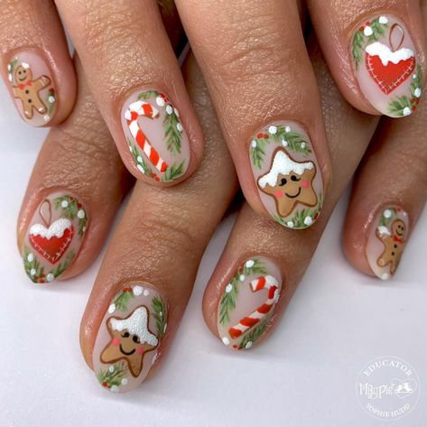 Christmas Candy Nail Art, Christmas Hair Short, Gnome Nails Christmas, Gnomes Nails, Retro Christmas Nails, Gnome Christmas Nails, Cute Nails Christmas, Funky Christmas Nails, Christmas Gnome Nails