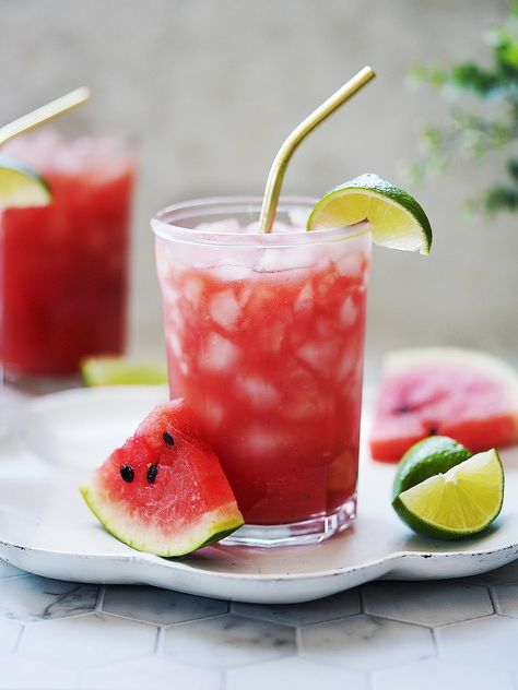 This Agua De Sandia (Watermelon Agua Fresca) is fresh, sweet, zesty and SO refreshing! Delicious for sharing at a gathering or enjoy while reading your favorite book! It’s easily made into an adult beverage to share with friends. Watermelon Agua Fresca, Watermelon Water, Watermelon Drink, Mexican Drinks, Agua Fresca, Fresh Watermelon, Homemade Drinks, Mocktail Recipe, Fresh Lime