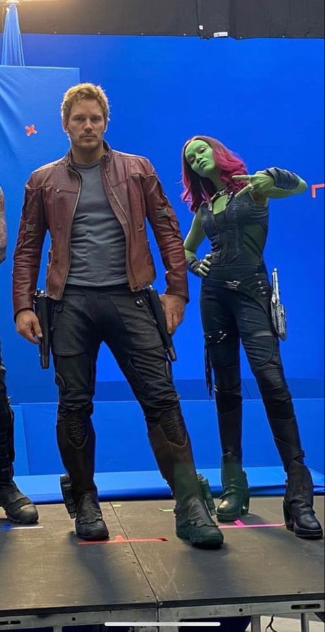 Gamora Behind The Scenes, Gamora And Starlord Costume, Gamora And Peter Costume, Chris Pratt Guardians Of The Galaxy, Guardians Of The Galaxy Outfits, Gamora And Quill, Gamora And Starlord, Guardians Of The Galaxy Quotes, Peter Quill And Gamora