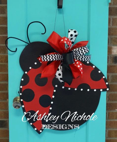 Penny Craft, Summer Chalkboard Art, Door Hanger Round, Summertime Crafts, Ladybug Wreath, Burlap Signs, Ladybug Crafts, Summer Door Hanger, Ladybug Party