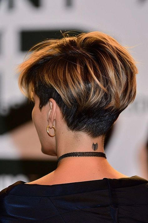 Back Views Of Short Haircuts, Cute Pixie Hairstyles, Short Stacked Hairstyles, Stacked Pixie Haircut Back View, Brunette Pixie Haircut, Back Of Pixie Haircut Neckline, Short Wedge Hairstyles, Short Wedge Haircut, Short Textured Hair