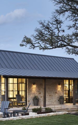 Luxury Residential Projects | Chas Architects Hill Country Homes, Casa Country, Barn Style House, Cottage House, Modern Barn, Farmhouse Exterior, Pole Barn Homes, Stone Houses, City House