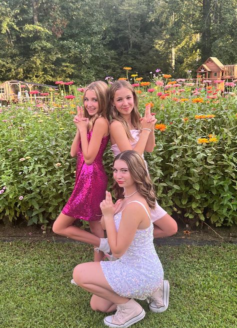 Charlies angels prom homecoming dresses besties photo ideas outfits Hoco Poses, Group Pictures, Prom Pictures, 4 People, Prom