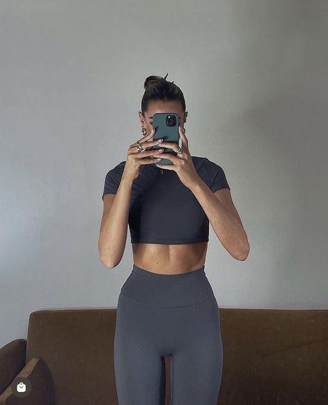 Midnight Blue Outfit, Workout Sets Outfit, Vintage Street Style, Gymwear Outfits, Sets Outfit, Grey Sweats, Effective Workout Routines, Home Exercise Routines, Gym Fits