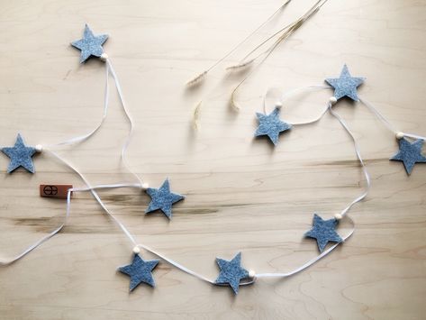 Felt star garland with Nordic charm for a Scandinavian Christmas decor #etsy #papergoods #christmas #walldecoration #christmasgarland #feltgarland #homesweethome #housewarminggift #christmasgift Scandinavian Holiday Decor, Book Page Garland, Gender Neutral Baby Nursery, Minimalist Christmas Decor, Scandinavian Christmas Decorations, Baby Nursery Neutral, Star Garland, Minimalist Christmas, Nordic Christmas