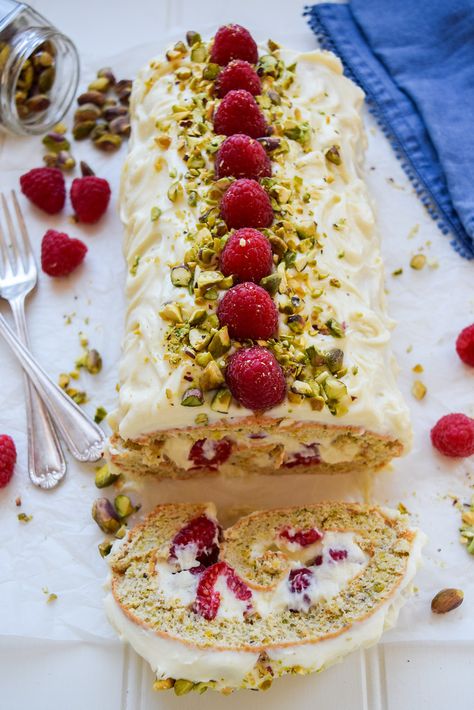 Recipe: Raspberry, Pistachio & White Chocolate Roulade + 10th Blog Birthday | Rachel Phipps Raspberry And Pistachio, Roulade Cake, Pistachio White Chocolate, Resep Oatmeal, Raspberry Pistachio, Chocolate Roulade, Cake Roll Recipes, Roll Cake, Cake Roll