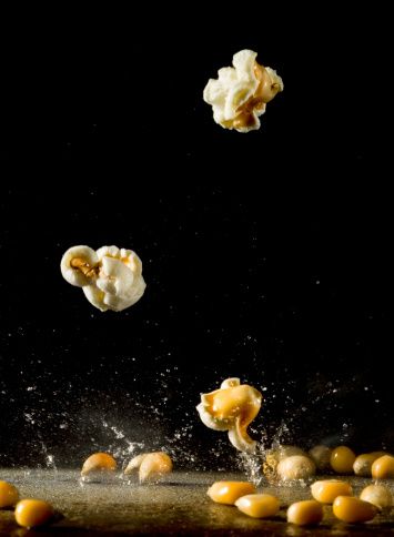 Popping Popcorn, Popcorn Ideas, Kettle Popcorn, Perfect Popcorn, Food Videography, Popcorn Kernels, Yellow Corn, Pop Popcorn, Flavored Popcorn