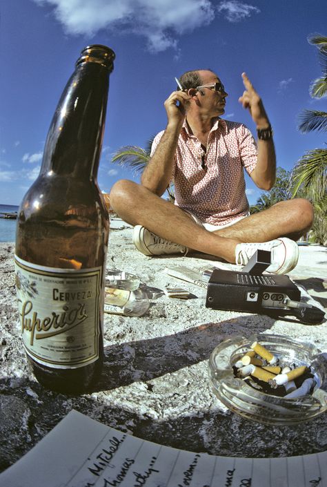 Hunter ordering two more cervezas during the interview. YOLO style Cozumel, Hunter Thompson Art, Gonzo Journalism, Hunter Thompson, Hunter S Thompson, Fear And Loathing, Henry Miller, Hunter S, Beach Bars