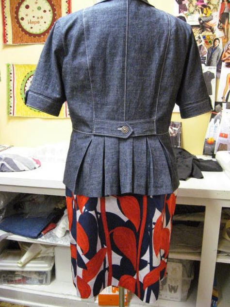 kwik sew 3558 - love the pleated detail in back Sew Jeans, What To Sew, Linus Blanket, Sewing Jeans, Add Sleeves, Kwik Sew, Get Back To Work, Tie Neck Tops, Cute Jackets