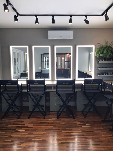 Makeup Studio Aesthetic, Make Up Studio Interior, Makeup Studio Decor Interior Design, Makeup Studio Interior, Worship Clothes, Salon Decor Studio, Makeup Studio Ideas, Makeup Room Design, Makeup Studio Decor