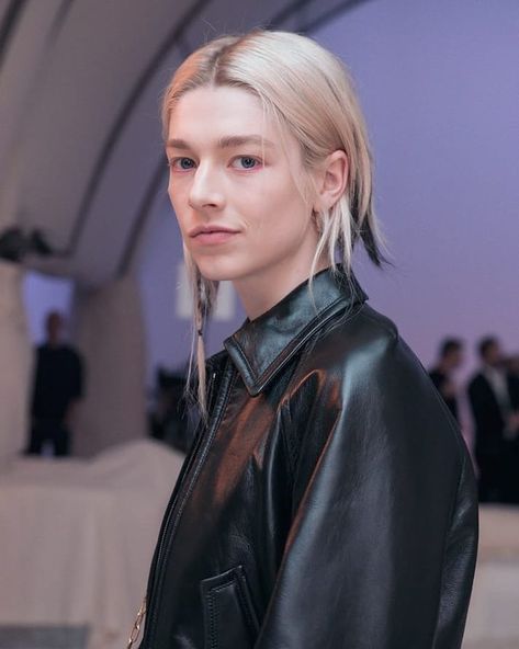 𝐀𝐥𝐥 𝐚𝐛𝐨𝐮𝐭 𝐇𝐮𝐧𝐭𝐞𝐫 𝐒𝐜𝐡𝐚𝐟𝐞𝐫 🧚🏼‍♀️ on Instagram: “@hunterschafer at @marni show in Milan.” Hunter Schafer, Milan, Blonde, Google Search, Hair, On Instagram, Instagram, Black