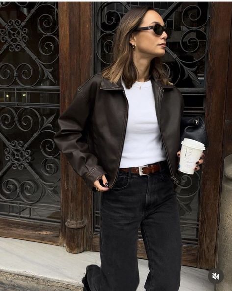 Autumn Outfits, Brown Jacket, Black Leather Jacket, Black Leather, Ootd, Leather Jacket, Building, Coffee, Leather