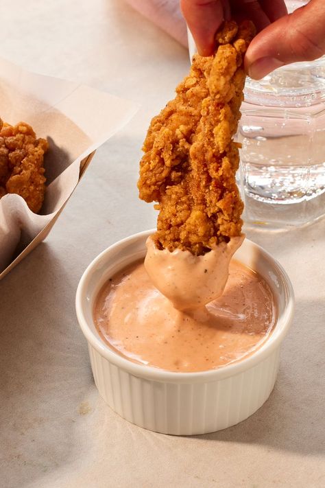 This Copycat Raising Cane’s Sauce Tastes Just Like the Real Thing Raising Cane Sauce, Canes Sauce Recipe, Raising Cane Sauce Recipe, Canes Sauce, Raising Canes, Marinade Sauce, Gravy Sauce, Veggie Tray, Drive Thru