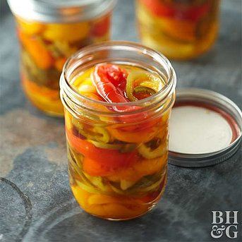 Sweet Hot Peppers, Hot Pickle, Pickled Sweet Peppers, Pickled Pepper Recipe, Pickled Recipes, Pickled Hot Peppers, Hot Pepper Recipes, Sweet Pepper Recipes, Pickled Banana Peppers