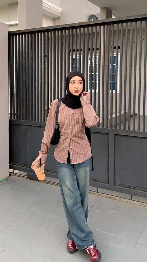 First Date Hijab Outfit, Fashion Inspo Hijab, Hijab Cute Outfit, Kemeja Outfit Hijab, Cute Outfits Hijab, Cool Hijab Outfit, Pose Ideas Hijab, Outfit Dress Hijab, Hijab Outfits Ideas