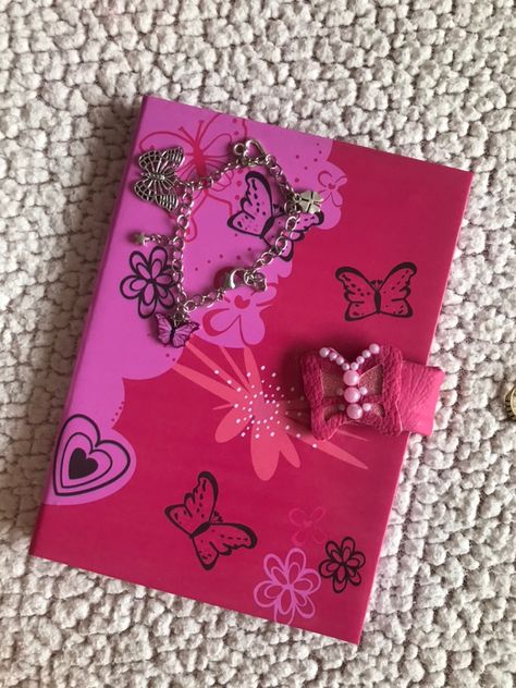 Barbie Diaries Bracelet, 2000s Notebook, The Barbie Diaries, Barbie Journal, Barbie Diaries, Barbie 2000, Barbie Images, Pretty Journals, Barbie Princess