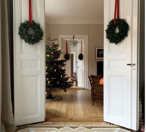 Woodsy Christmas, Decoration Christmas Tree, Swedish Style, Christmas Interiors, Christmas Feeling, Holiday Mood, Christmas Inspo, Merry Little Christmas, Christmas Mood