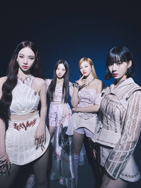 "Metaverse girl group" aespa took over the album charts with their debut EP “Savage.” #aespa #aespaSavage #SMEntertainment Late Night Show, Thanksgiving Day Parade, Harbin, Clipuri Video, Black Mamba, Kpop Girl Groups, Kpop Groups, Mini Album, K Idols