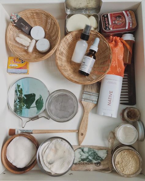 Taylor Pfromer | Low Waste & $ on Instagram: “1st drawer in my bathroom full of misc. items.  Some notable things I keep here: 1) extra Dental Lace refill packets 2) extra Leaf Shave…” Low Waste Living Aesthetic, Bathroom Organization Aesthetic, Zero Waste Bathroom Aesthetic, Zero Waste Aesthetic, Zero Waste Hygiene Products, Best Razor, Shave Razor, Low Waste Living, Sustainable Cleaning Supplies