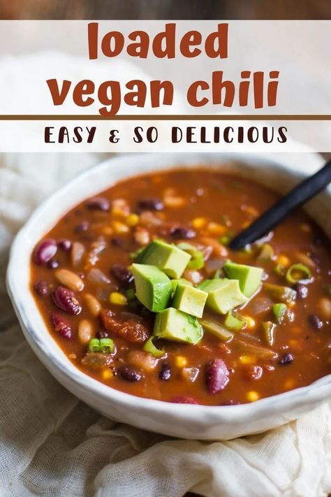 Loaded Vegan Chili- this vegetarian chili is the BEST vegan chili that you will ever make! It's easy to make and perfect for cold season dinners! Vegan Chili Recipes, Easy Vegan Chili, Best Vegan Chili, Vegan Chili Recipe, Vegetable Chili, Kinds Of Beans, Chili Soup, Fall Recipes Healthy, Vegan Chili