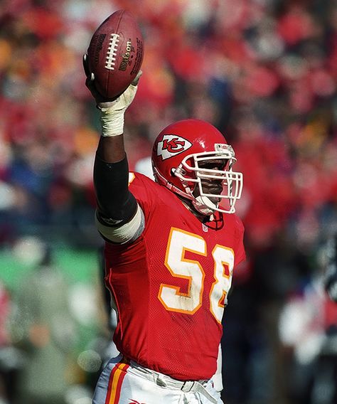 Lookin' for this Bro? Derrick Thomas, Kc Chiefs Football, Sporting Kc, Red Kingdom, Go Chiefs, Nfl Football Art, Chiefs Kingdom, Kansas City Chiefs Football, T Shirts Ideas