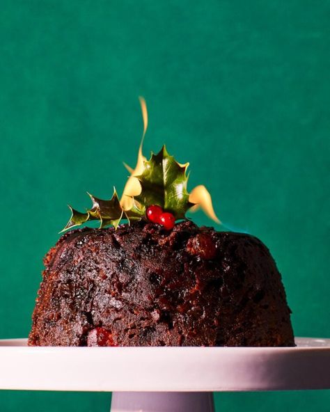 Best of the best Christmas pudding - delicious. magazine Traditional Christmas Pudding Recipe, Christmas In Britain, Plum Pudding Recipe, Traditional Christmas Food, Christmas Pudding Recipes, Hp Sauce, Christmas Shortbread, Figgy Pudding, Dickens Christmas