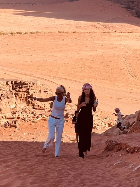 Wadi Rum Jordan Wadi Rum Aesthetic, Rum Aesthetic, Jordans Aesthetic, Wadi Rum Jordan, Aesthetic Positive, Jordan Country, Dubai Outfits, Inspirational Life Photos, Jordan Outfit